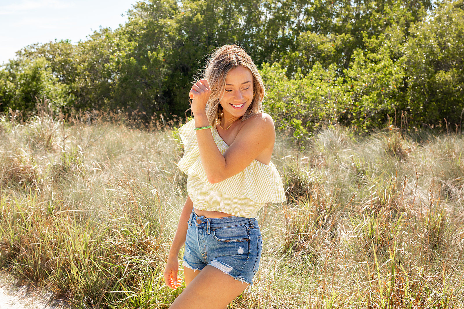 Sashka Co. handmade glass beaded friendship bracelet with green glass beads in a solid pattern. Crafted in Nepal by skilled artisans.